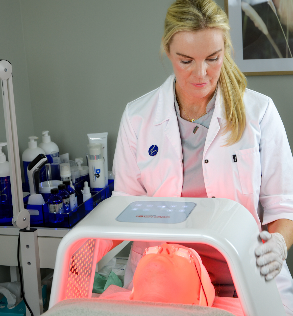 LED-lysbehandling hos Ynde Hudhelse